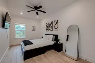 5122 Southwind St, Houston, TX 77033 - Photo 14