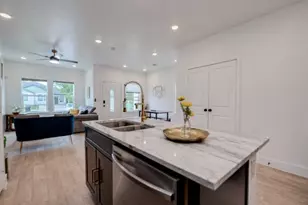 5122 Southwind St, Houston, TX 77033 - Photo 8