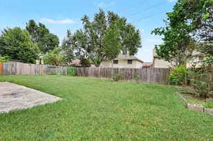 8823 Emerald Heights Ln, Houston, TX 77083 - Photo 30