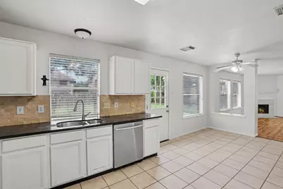 8823 Emerald Heights Lane, Houston, TX 77083 - Photo 10