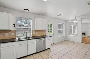 8823 Emerald Heights Ln, Houston, TX 77083 - Photo 10
