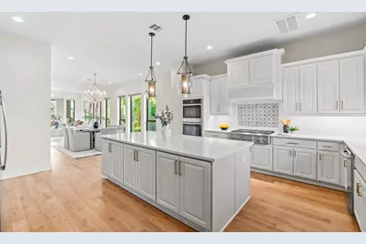 2621 Greenbriar Drive, Houston, TX 77098 - Photo 2