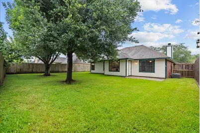 111 Jamestown Avenue, Clute, TX 77531 - Photo 30