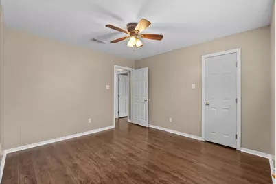111 Jamestown Avenue, Clute, TX 77531 - Photo 26