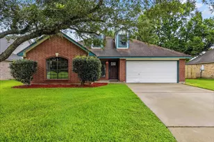 111 Jamestown Ave, Clute, TX 77531 - Photo 1