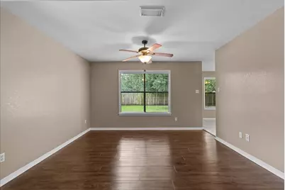 111 Jamestown Avenue, Clute, TX 77531 - Photo 8