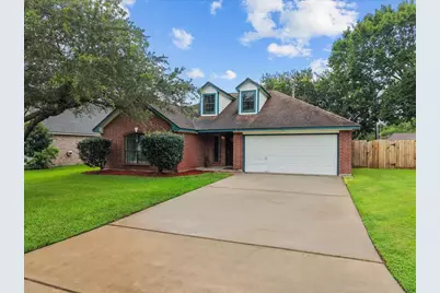 111 Jamestown Avenue, Clute, TX 77531 - Photo 2
