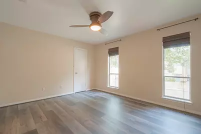 10217 Longmont Drive, Houston, TX 77042 - Photo 28