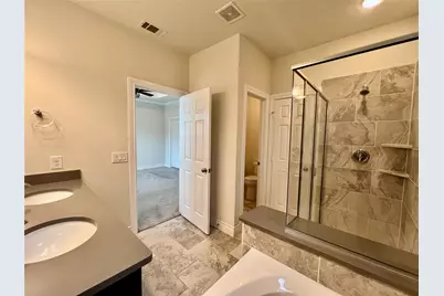 10916 Cannes Memorial Drive, Houston, TX 77043 - Photo 20