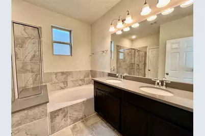 10916 Cannes Memorial Drive, Houston, TX 77043 - Photo 18