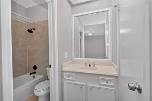 11711 Memorial Dr, Houston, TX 77024 - Photo 20
