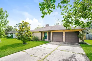 500 Stoneledge Dr, Friendswood, TX 77546 - Photo 2