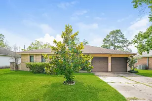 500 Stoneledge Dr, Friendswood, TX 77546 - Photo 1