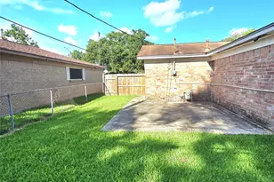 1805 N 5th St, Baytown, TX 77520 - Photo 18