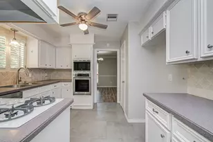 10715 Candlewood Dr, Houston, TX 77042 - Photo 14