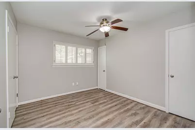 10715 Candlewood Drive, Houston, TX 77042 - Photo 22