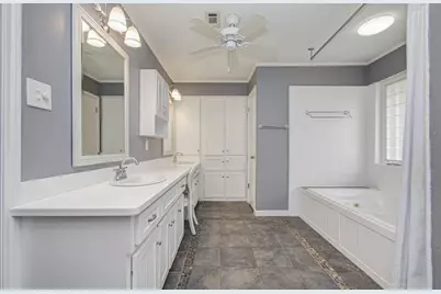 10715 Candlewood Drive, Houston, TX 77042 - Photo 20