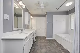 10715 Candlewood Dr, Houston, TX 77042 - Photo 20