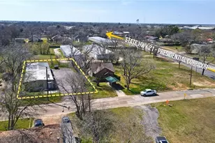 409 N Stone St, Caldwell, TX 77836 - Photo 4