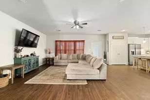 107 Fosters Branch Dr, Schulenburg, TX 78956 - Photo 6