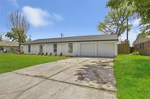 715 Pamela Dr, Baytown, TX 77521 - Photo 2