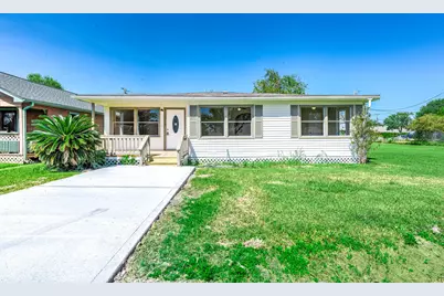 2214 11th Avenue N, Texas City, TX 77590 - Photo 1
