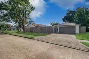 2002 Seagate Ln, Houston, TX 77062 - Photo 6