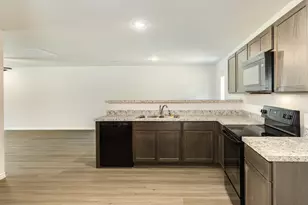 306 N Orange St, Sweeny, TX 77480 - Photo 10