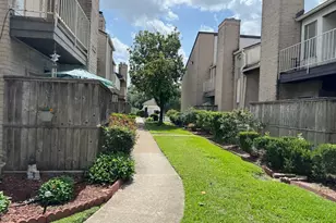 2011 Spenwick Dr, Houston, TX 77055 - Photo 32