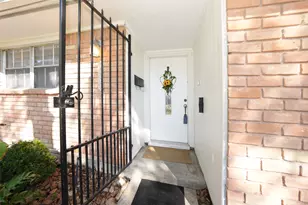 10618 Wickersham Ln, Houston, TX 77042 - Photo 2