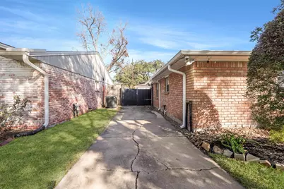 10618 Wickersham Lane, Houston, TX 77042 - Photo 4