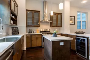 1027 W 24th St, Houston, TX 77008 - Photo 4