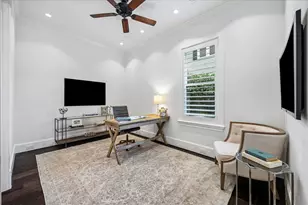 326 W 18th St, Houston, TX 77008 - Photo 8