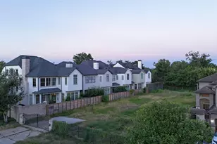 1520 Whispering Pines Dr, Houston, TX 77055 - Photo 2