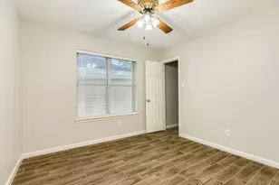 2806 S Peach Hollow Cir, Pearland, TX 77584 - Photo 32