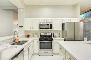 2806 S Peach Hollow Cir, Pearland, TX 77584 - Photo 22