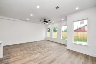 8206 Colonial Ln, Houston, TX 77051 - Photo 16