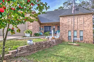52 Cherry Hill Dr, Conroe, TX 77304 - Photo 2