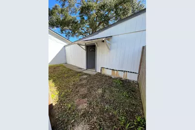 1272 Pecan Street #B, Clute, TX 77531 - Photo 8