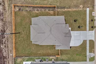 10023 Goliad Dr, Mont Belvieu, TX 77523 - Photo 2