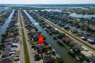 170 Barracuda St, Bayou Vista, TX 77563 - Photo 2