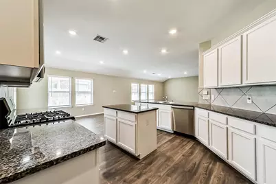 9422 Vicksburg Road, Baytown, TX 77521 - Photo 10