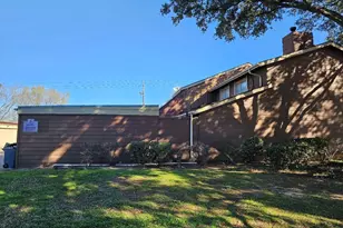 8496 Dairy View Ln, Houston, TX 77072 - Photo 2