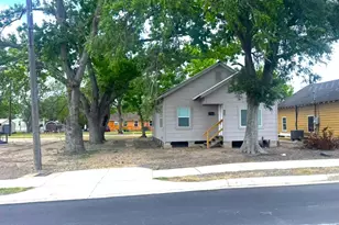 907 E Jackson St, El Campo, TX 77437 - Photo 2