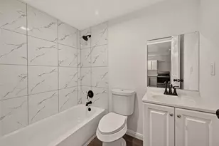 5782 Belcrest St, Houston, TX 77033 - Photo 14