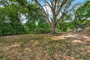 5782 Belcrest St, Houston, TX 77033 - Photo 28