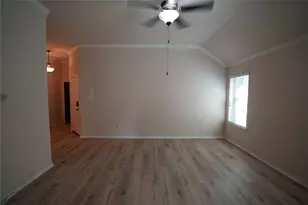 1710 Thornhampton Ct, Houston, TX 77014 - Photo 4