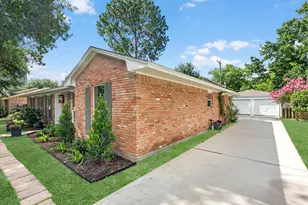 10627 Burgoyne Rd, Houston, TX 77042 - Photo 4