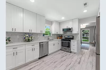 10627 Burgoyne Road, Houston, TX 77042 - Photo 20