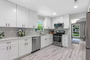 10627 Burgoyne Rd, Houston, TX 77042 - Photo 20